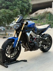 Motocicleta <span class=keywords><strong>Yamaha</strong></span> MT-09 Usada de Gasolina para Calle - 4 Cilindros, Refrigeración por Agua, 900cc, Ideal para Desplazamientos Urbanos Diarios - Product Image 3