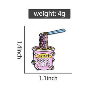 สีชมพูอาหารเส้นบะหมี่กึ่งสำเร็จรูปเข็มกลัดการ์ตูนตลกป้ายปกเครื่องประดับของขวัญสำหรับเด็กกระเป๋ายีนส์ hoodies ขายส่ง - Product Image 6