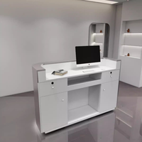 Petit bureau de réception de salon de manucure en métal en acier inoxydable robe en demi-cercle réception le comptoir du spa