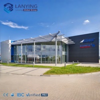 Bâtiment commercial préfabriqué en structure acier, espace de bureau moderne avec livraison et services rapides