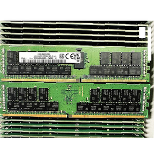 Módulo de Memoria Registrada ECC DDR4 de 64 GB y 3200 MHz Easy Upgrade M393A8G40BB4-CWE para Servidores de Cargas de Trabajo de IA en Centros de Datos - Product Image 1