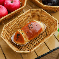 Lot de 3 paniers de rangement et plateaux de service en plastique tissé moderne et écologique pour le stockage des aliments, table basse, pain et fruits.