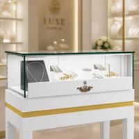 Comptoir de présentation de bijoux blanc avec dessus en verre à rayures dorées, vitrine à bijoux avec tiroir de rangement pour boutique de bijoux de luxe
