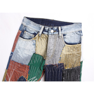 Jean en denim bleu clair pour homme, coupe slim, avec empiècements tendance pour l'été - Product Image 2