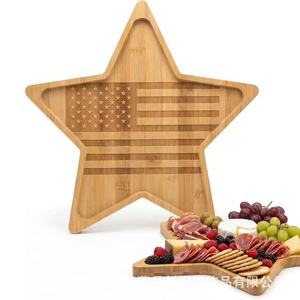Bandeja de servir de madera en forma de estrella con diseño de bandera estadounidense, plato decorativo de bambú para aperitivos de fiesta y tabla de quesos - Product Image 5