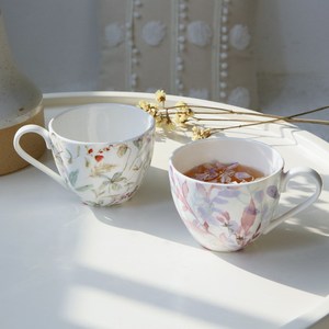 Ensemble de 4 tasses en porcelaine fine en forme de fleur - Motif pastoral américain avec oiseaux et fleurs - Product Image 2