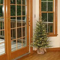 Vorgefertigter 3ft Nordischer Fichten-Mini-Weihnachtsbaum mit Jutebasis & 100 Warmweißen LEDs für Weihnachtsdekoration zu Hause