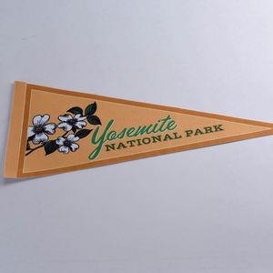 Drapeaux triangulaires en feutre personnalisés - Accessoires non tissés pour le camping et les événements en plein air - Couleurs vives - Product Image 4