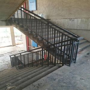 Barrière de sécurité en fer forgé en acier zingué, simple, peinte en noir, à fixation au sol, pour <span class=keywords><strong>escalier</strong></span>, balcon, fenêtre en baie et aire de circulation - Product Image 4