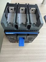 Disjoncteur CHINT NXM-1000S/3300 3P/4P 1000A avec protection contre les fuites, capacité de coupure 35kA, tension nominale 690V