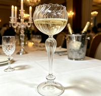 Verre à cocktail transparent en borosilicate à pied haut et bord ondulé pour mariage, bar, fête, vaisselle de table