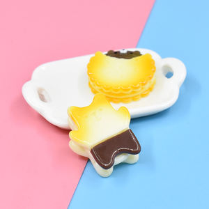 Cabujón de resina con parte trasera plana, diseño de pan de dibujos animados Kawaii, juguete de comida en miniatura para decoración de fundas de teléfono DIY y llaveros - Product Image 4
