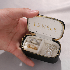 Mini Scatola Portagioie da Viaggio in Pelle con Logo Personalizzato, Custodia Portatile con Cerniera in Velluto per Anelli, Piccola Confezione per Gioielli e Collane - Product Image 4