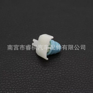 Clip en plastique Shuangxuan Auto Fastener 3B0853575 pour jupes latérales Volkswagen Passat, traverses inférieures et garnitures de seuil de porte - Product Image 2