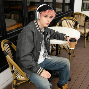 Chaquetas Varsity Unisex de Poliéster/Algodón, Holgadas, Color Gris, con Letra K Bordada en Chenilla, Logotipo Frontal, Cuello en V, Ropa Exterior Deportiva Universitaria de Béisbol - Product Image 2