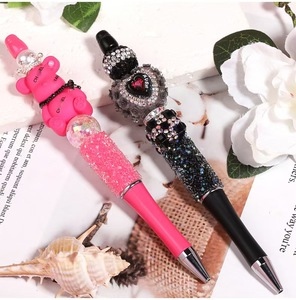 Nouveau style promotionnel : Stylo à bille en plastique <span class=keywords><strong>color</strong></span>é et scintillant avec breloque à perles DIY, personnalisable avec LOGO, idéal pour cadeaux, école et bureau - Product Image 5
