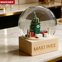 Globe à neige en résine personnalisé, fait main et peint à la main, pour les marques de soins de la peau/cosmétiques - Affichage de logo personnalisé, cadeau de Noël