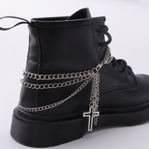 Cadena cruzada de varias capas para botas Martin, accesorio de cadena desmontable estilo punk unisex en tono plateado - Product Image 1