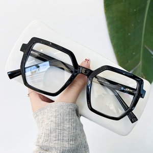 <span class=keywords><strong>Gafas</strong></span> <span class=keywords><strong>de</strong></span> Moda con Montura Cuadrada Grande para <span class=keywords><strong>Mujer</strong></span>, Montura Completa TR90, Lentes Transparentes Personalizadas con Protección Anti-luz Azul para PC - Product Image 2