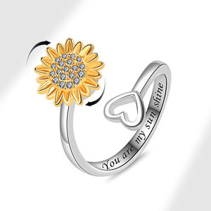 Bague anti-stress ajustable Tournesol en cuivre plaqué or avec zircon pavé, Bijou 'Tu es mon rayon de soleil', Cadeau d'amour pour petite amie - Product Image 1