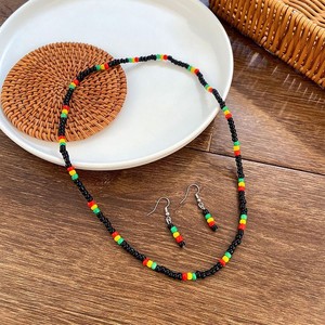 Collar Étnico con Cuentas de Resina Redondas para Mujer, en Negro, Rojo, Amarillo y Verde, Joyería Casual para Uso Diario - Product Image 2