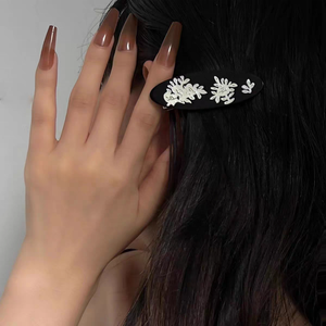 2024 nuevas <span class=keywords><strong>flores</strong></span> de nácar <span class=keywords><strong>naturales</strong></span> resina negra pinzas <span class=keywords><strong>para</strong></span> <span class=keywords><strong>el</strong></span> cabello de pico de pato tocado <span class=keywords><strong>para</strong></span> mujeres - Product Image 4