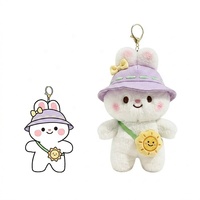 Colgante de peluche personalizado, llavero de conejo blanco esponjoso a medida, juguete de peluche, dije de fresa para bolso, juguete de animal de peluche personalizado para mochila