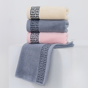 Toalla 100% Algodón 110g 34*74cm con Borde Jacquard Geométrico, Toalla Facial Absorbente para Uso Diario en el Hogar, Logotipo Bordado Personalizado - Product Image 3