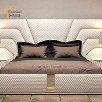 Lit King Size capitonné de luxe en cuir au design italien Ensembles de chambre double de style moderne avec tête de lit rembourrée souple
