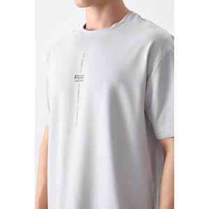 เสื้อยืดผู้ชายพิมพ์ลายทรงโอเวอร์ไซส์ เนื้อผ้าคอตตอนหนานุ่ม สีสโตน - 88373 - สีสโตน - Product Image 3