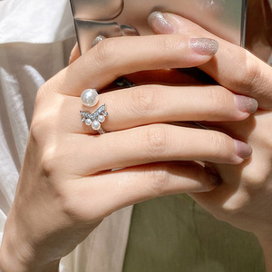 แหวนเงินแท้ S925 รูปทรงตัววี ประดับมุกและเพชรแตกสไตล์ฝรั่งเศส ดีไซน์โรแมนติก หรูหรา ทันสมัย ใช้งานได้หลากหลาย - Product Image 4