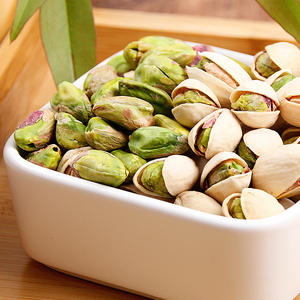 Großhandel Ungeschälte Getrocknete Pistazien Premium Roh 10kg für Snack-Geschenkverpackung OEM-Lieferant für den Nahost-Markt - Product Image 2