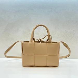 2023 printemps et été nouveau <span class=keywords><strong>sac</strong></span> fourre-tout tressé en <span class=keywords><strong>cuir</strong></span> mini niche all-match <span class=keywords><strong>sac</strong></span> pour <span class=keywords><strong>femme</strong></span> - Product Image 4