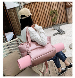 Nueva Bolsa de Yoga para Mujer con Correa para Esterilla de Yoga, Múltiples Bolsillos de Almacenamiento, Compartimento Separado para Zapatos, Bolsa de Viaje para Viajes Cortos - Product Image 1