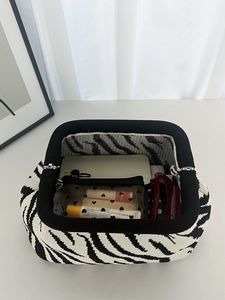 <span class=keywords><strong>กระเป๋า</strong></span>ผ้าถักโครเชต์เนื้อนิ่มสำหรับผู้หญิงกระเป๋าถือหรือกระเป๋าสะพายคาดลำตัวกระเป๋าคลัทช์รูปเกี๊ยวกระเป๋าเครื่องสำอาง<span class=keywords><strong>กระเป๋า</strong></span>แต่งหน้า - Product Image 3