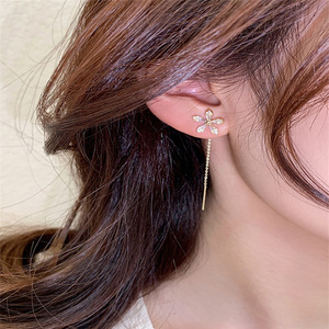 La Monada Line Pendientes para mujer Piercing de oreja de plata Flor de cinco pétalos Zircon Pendientes de tuerca de plata Chica Linda - Product Image 2