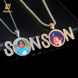 Collier pendentif personnalisé NUOYA avec photo et initiale, plaqué or 18 carats, serti <span class=keywords><strong>de</strong></span> diamants CZ, bijoux hip-hop pour hommes - Product Image 3