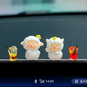 รูปแกะจิ๋วเรซิ่นตกแต่งรถยนต์ ของตกแต่งคอนโซลกลางสำหรับผู้หญิง - Product Image 5