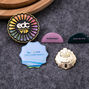 Insignias Metálicas Esmaltadas Personalizadas, Forma Irregular, Estilo Vintage, Sin Níquel, Tipo Broche de Mariposa, para Regalos Empresariales - Product Image 4