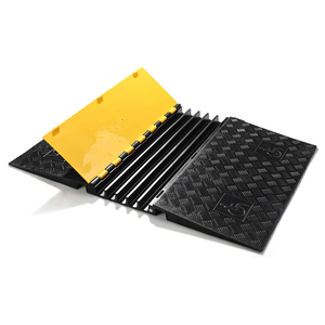 Rampe de protection de câbles ADA à 5 canaux pour câbles/tuyaux de 1-3/8 pouces - Product Image 1