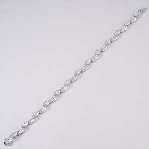 Bracelet en diamant créé en laboratoire en or massif 14 carats pour femmes, bijoux fins élégants avec un éclat radieux et un design classique - Product Image 5