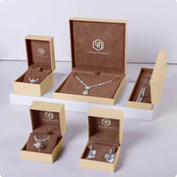 Boîte à bijoux de luxe en velours avec doublure douce, organisateur à compartiments multiples, présentoir élégant pour commode, coiffeuse, ou idéal pour offrir