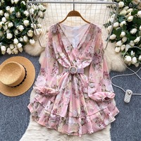 Gaun Chiffon Wanita Model Bungkus Bermotif Bunga Musim Gugur 2026, Kerah V, Dilengkapi Sabuk Gesper, Ruffle Bertingkat, Lengan Bishop, Gaya Resort, Girly
