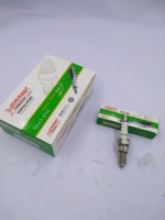 Bougie d'allumage de moto CP7E dans le moteur