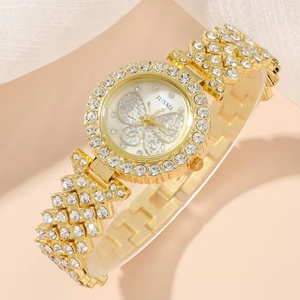 Nuevo y Moderno Reloj de Cuarzo con Esfera de Cristal y Aleación para Mujer, con Diseño de Mariposa, Juego de Joyería de 5 Piezas con Brazalete y Anillo de Compromiso con Diamantes - Product Image 4