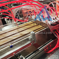 Ligne de production de panneaux soffites solides en PVC ventilé pour plafond intérieur Bardage en vinyle Bande à canal en J Machine de fabrication