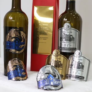 Targhetta in metallo di lusso personalizzata per bottiglie di alcol di Whisky Vodka <span class=keywords><strong>Gin</strong></span> con Logo personalizzato adesivo e incisione - Product Image 2