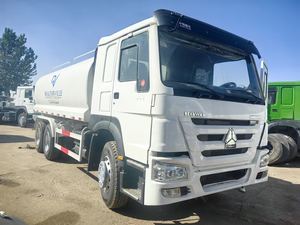 Camión Volquete Howo 371HP con Aspersor 6x4, Tanque de Agua de 25CBM, 10 Neumáticos, Camión Volquete Usado 375 NX371, Aspersor Usado Barato - Product Image 2
