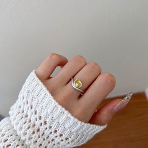 Bague de promesse de mariage Dylam en argent S925 de haute qualité, surface brossée incurvée, forme ovale, diamant, topaze, zircone 5A - Product Image 6