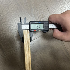 Plancher en bois <span class=keywords><strong>massif</strong></span> en chêne, qualité ABCD, finition mate, système de clic T&G, pour les intérieurs de villas - Product Image 2